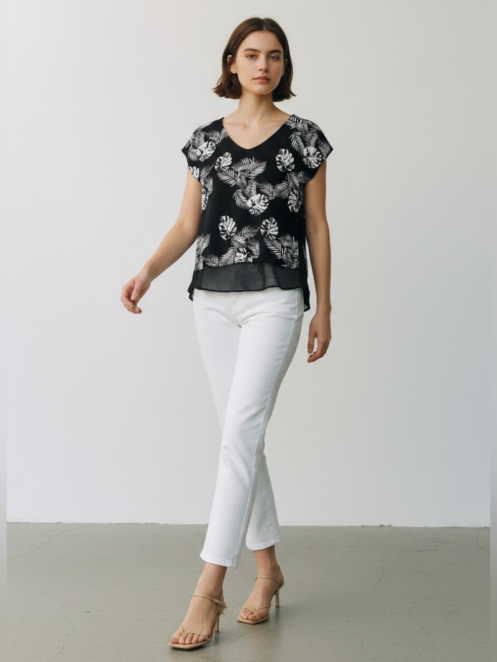 Ricki’s Black & White Loose Fit V Neck Top Sheer Hem Short Sleeves XS